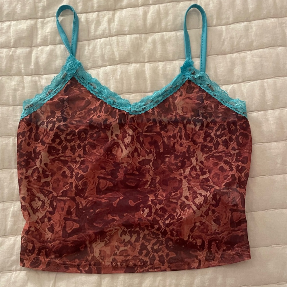 Small elapsed print top with blue lace